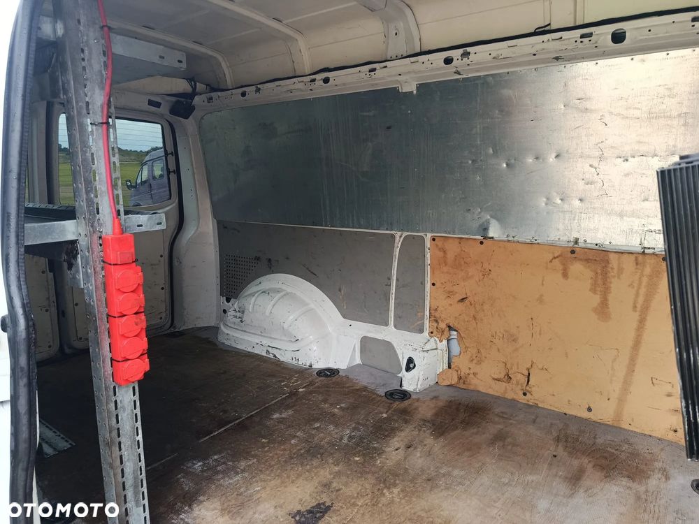 Volkswagen Transporter - 11