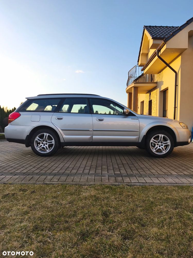 Subaru Outback 2.5i MT - 8