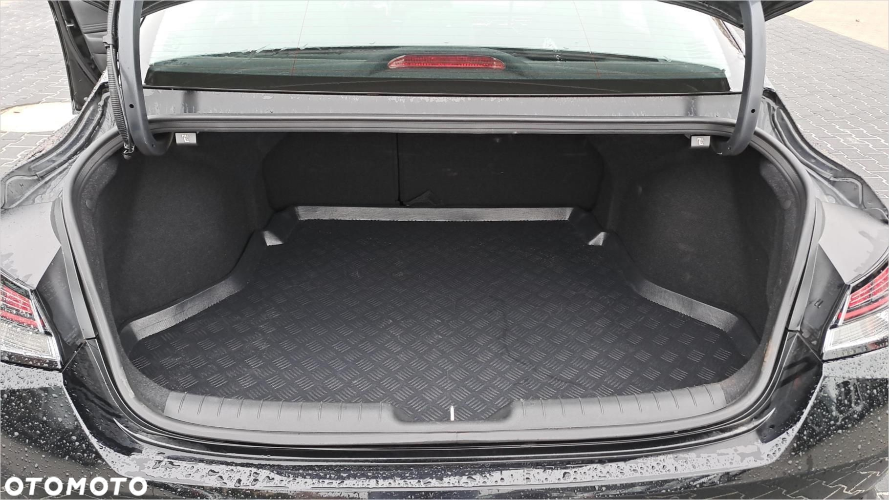 Hyundai Elantra - 17