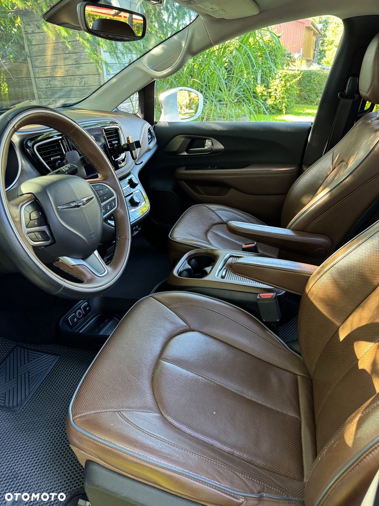 Chrysler Pacifica - 7