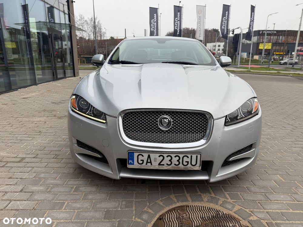 Jaguar XF 2.0 T Luxury - 8