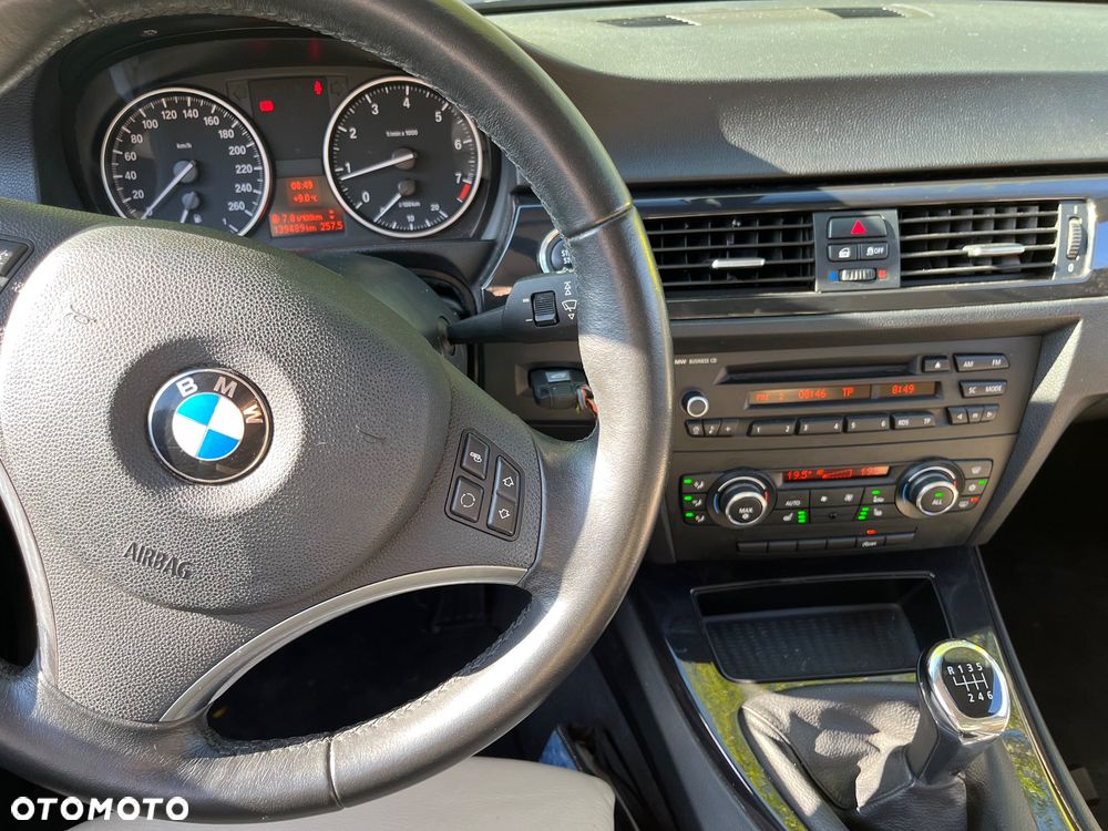 BMW Seria 3 318i Edition Exclusive - 12