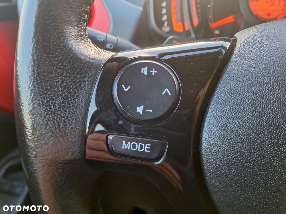 Toyota Aygo x.shift x-play connect - 17