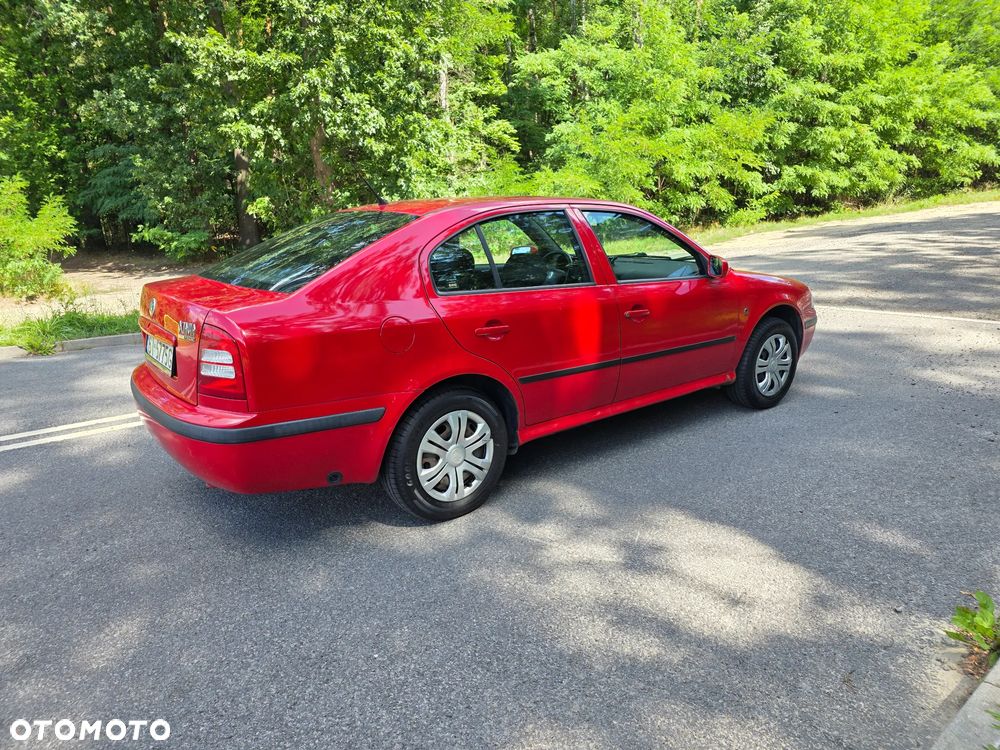 Skoda Octavia 1.6 Ambiente - 9