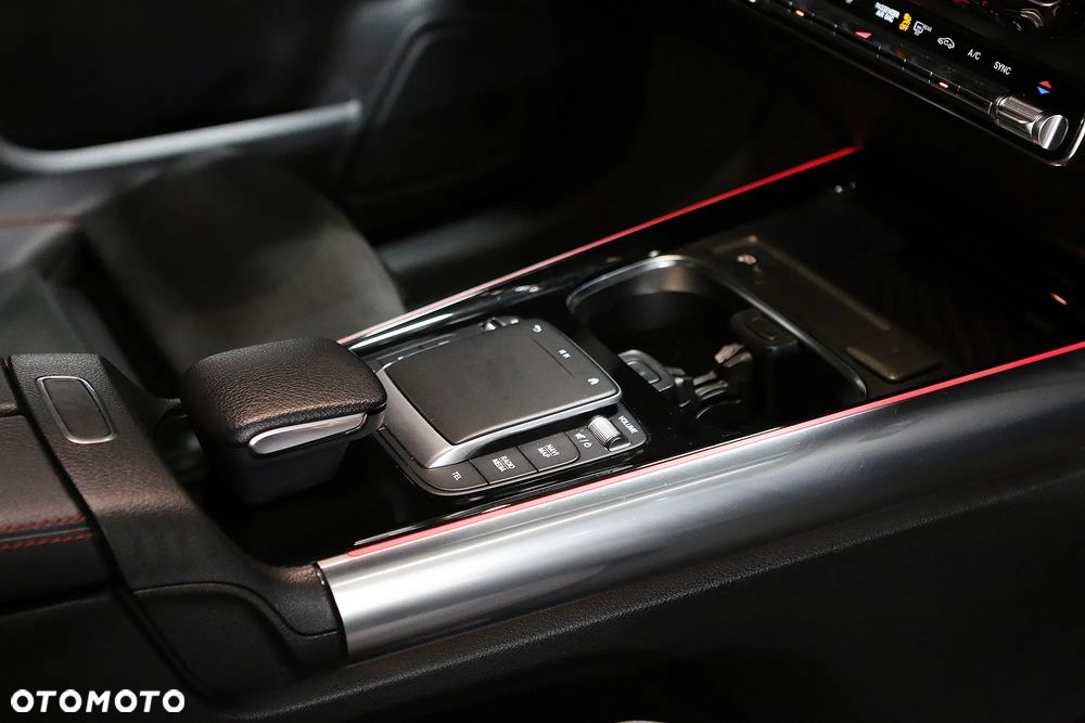Mercedes-Benz GLA 250 4-Matic AMG Line - 28