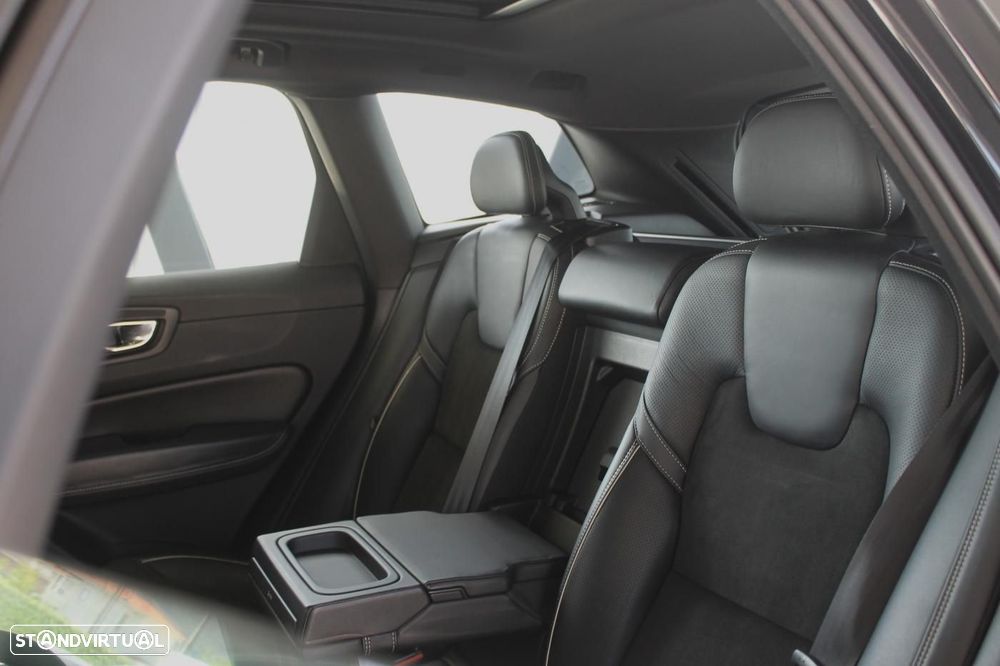 Volvo XC 60 2.0 T8 PHEV R-Design AWD - 18
