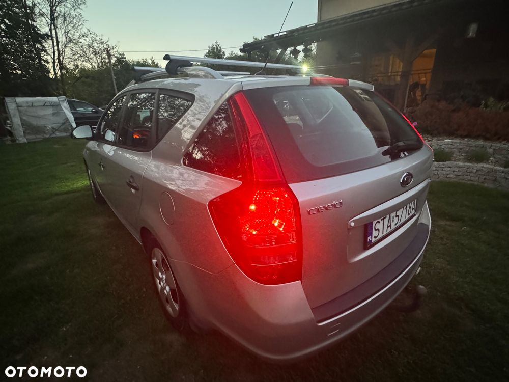 Kia Ceed - 10