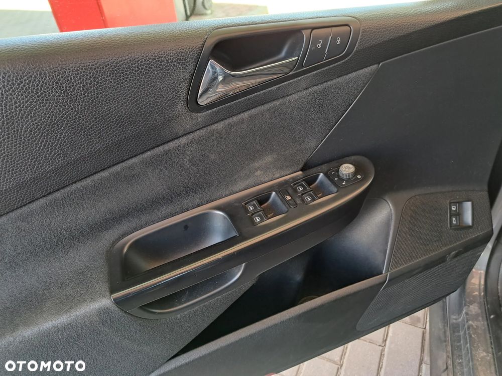 Volkswagen Passat - 25