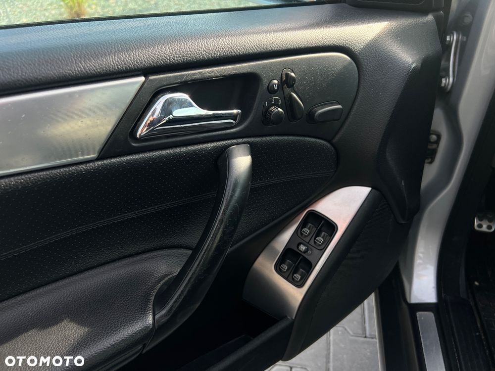 Mercedes-Benz Klasa C 180 Kompressor Automatik BlueEFFICIENCY Avantgarde - 10