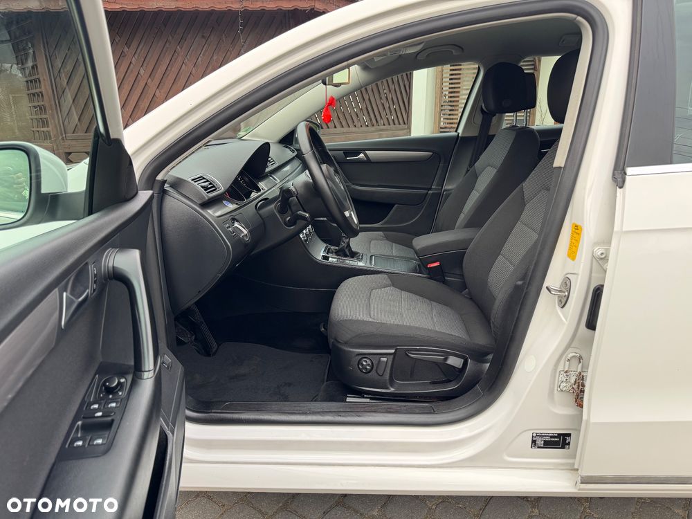 Volkswagen Passat - 22
