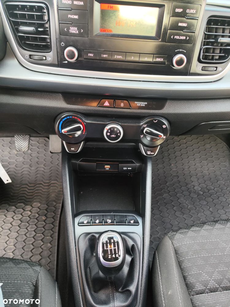 Kia Rio - 10