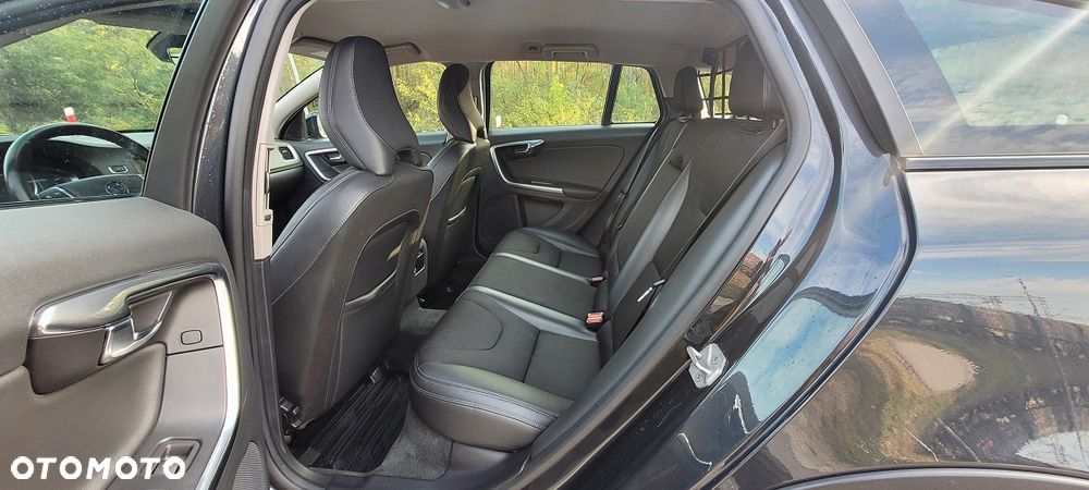 Volvo V60 Cross Country - 10