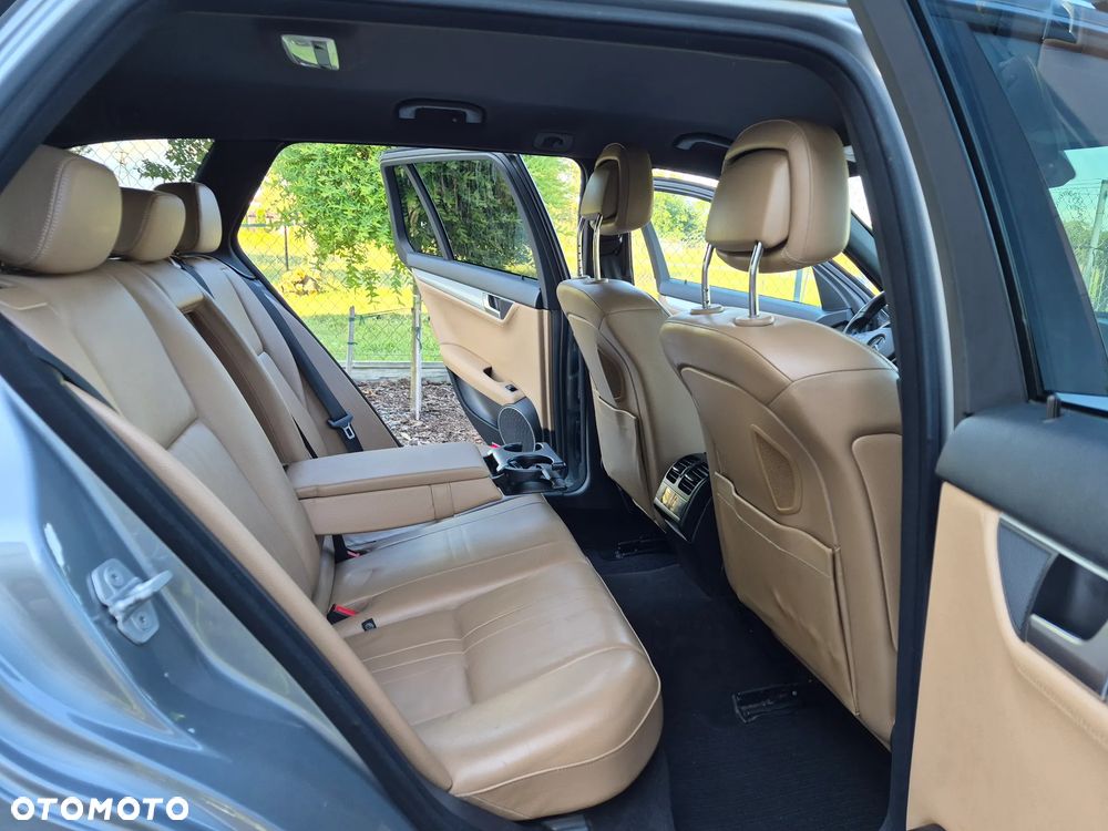 Mercedes-Benz Klasa C 300 CDI BlueEff 4-Matic Avantgarde - 14