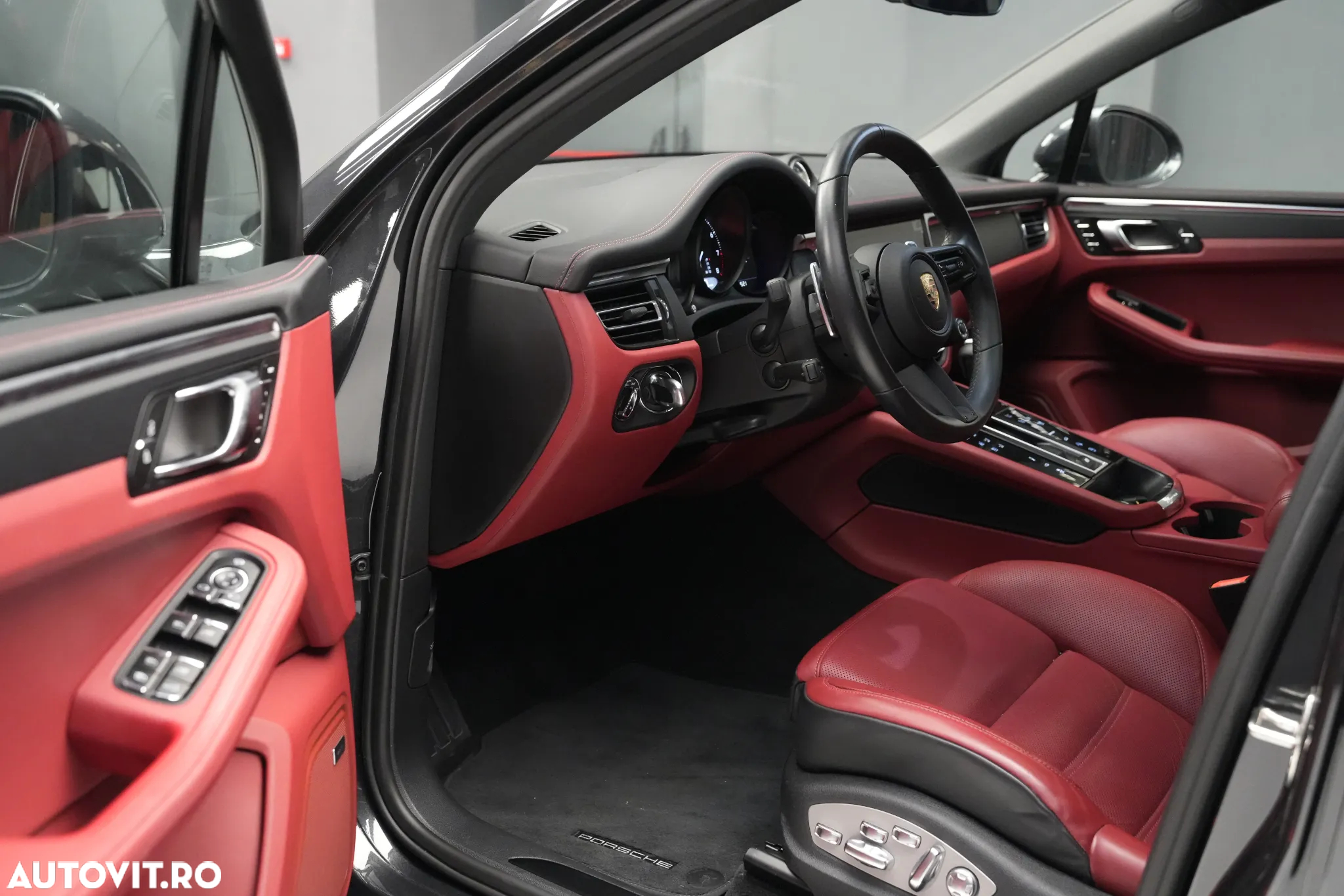 Porsche Macan T - 10