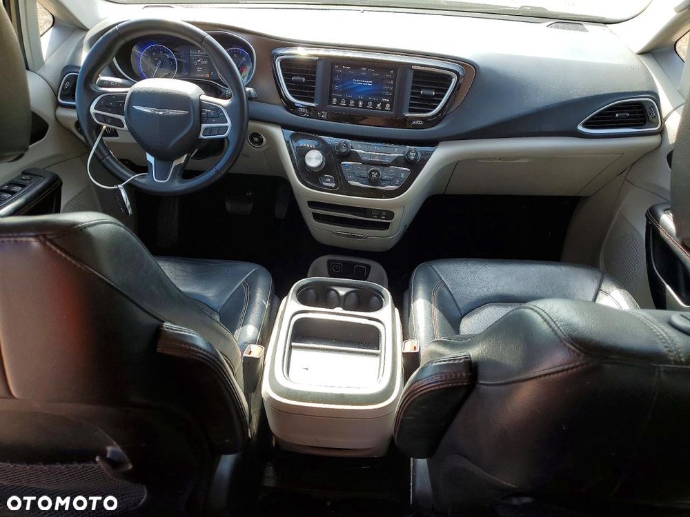 Chrysler Pacifica - 8