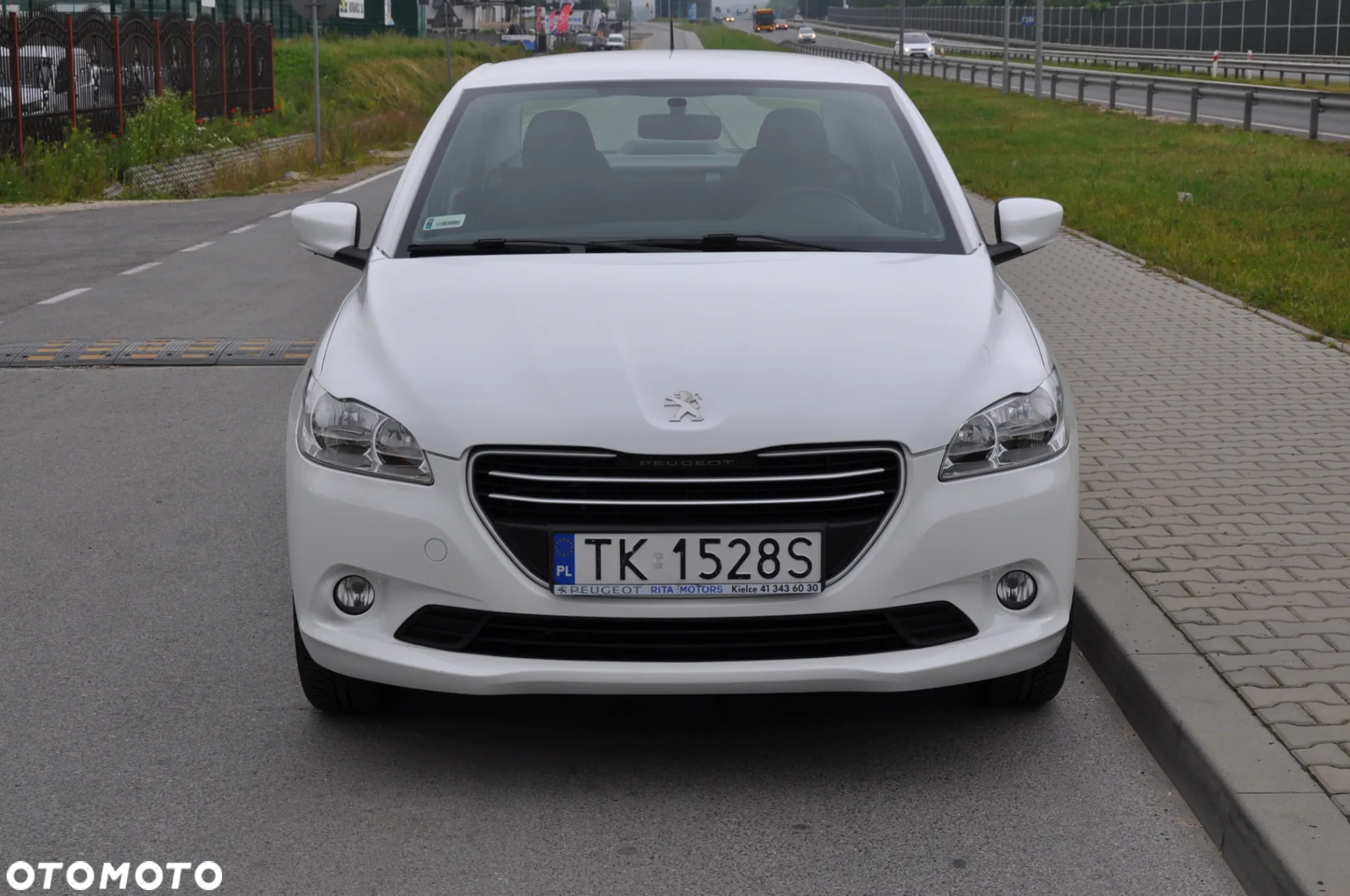 Peugeot 301 1.2 Pure Tech Access - 4