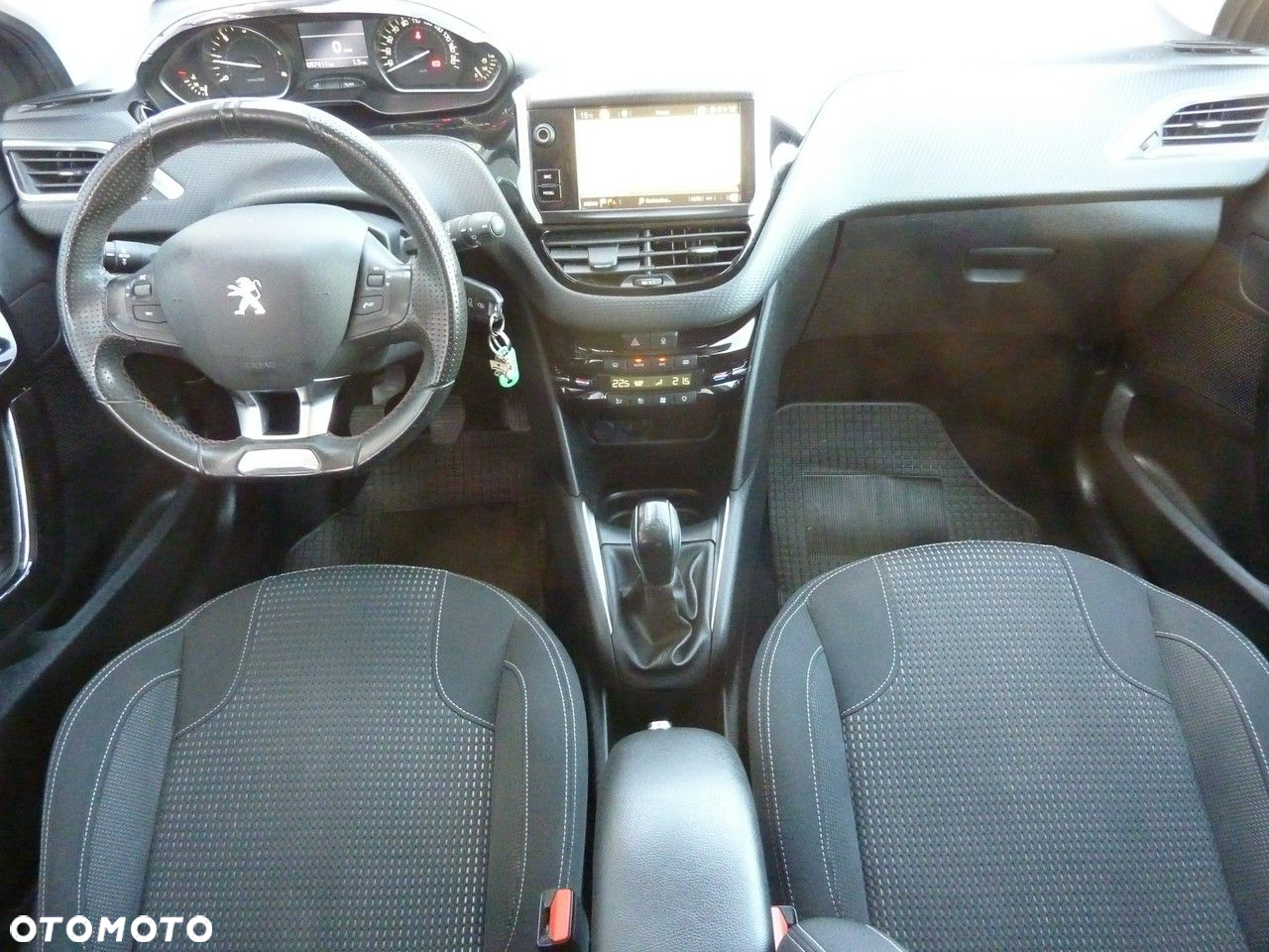 Peugeot 208 - 18