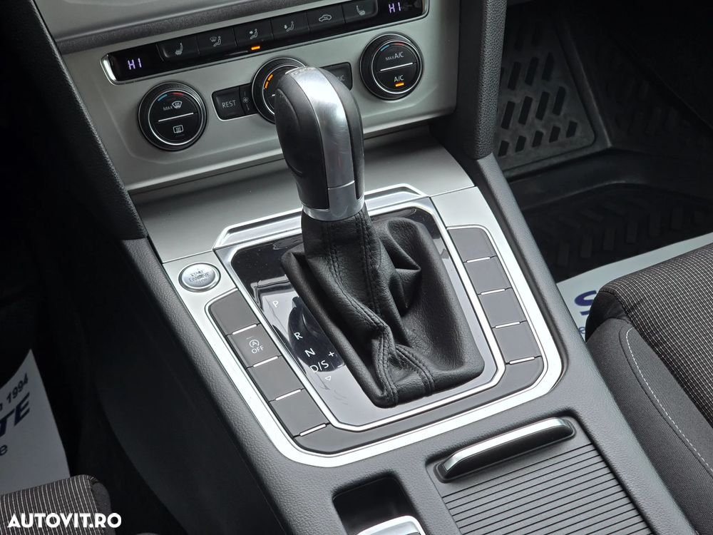 Volkswagen Passat - 36