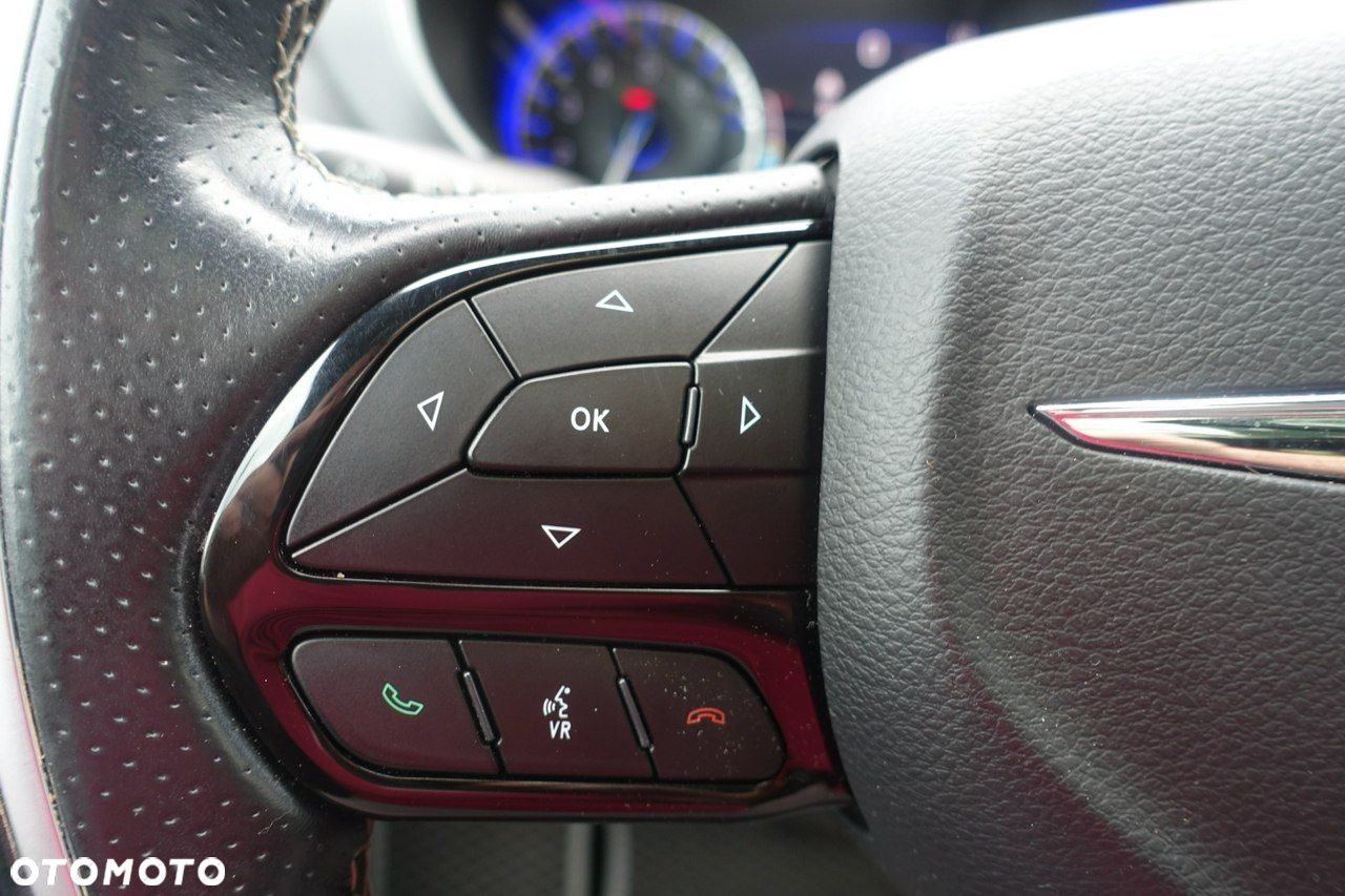 Chrysler Pacifica - 35