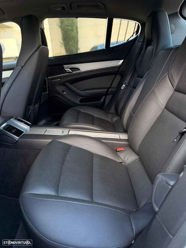 Porsche Panamera - 12