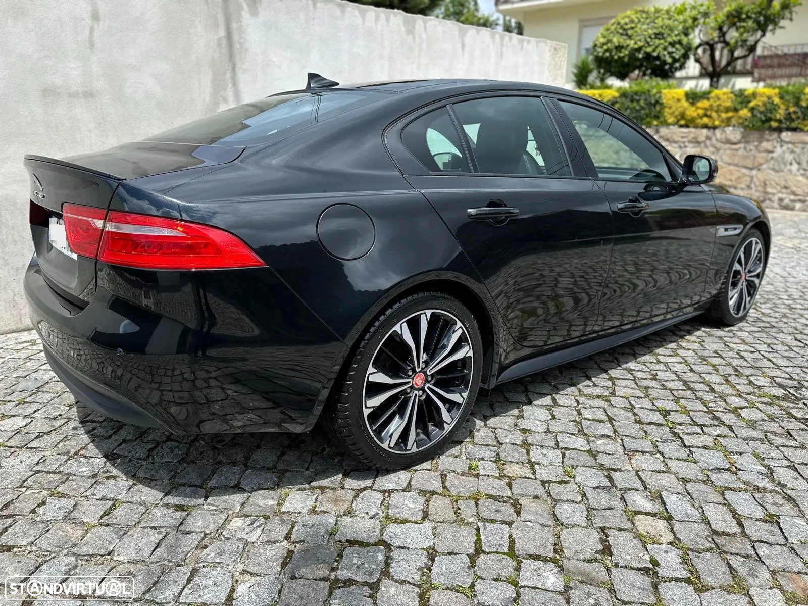 Jaguar XE 2.0 D R-Sport - 3