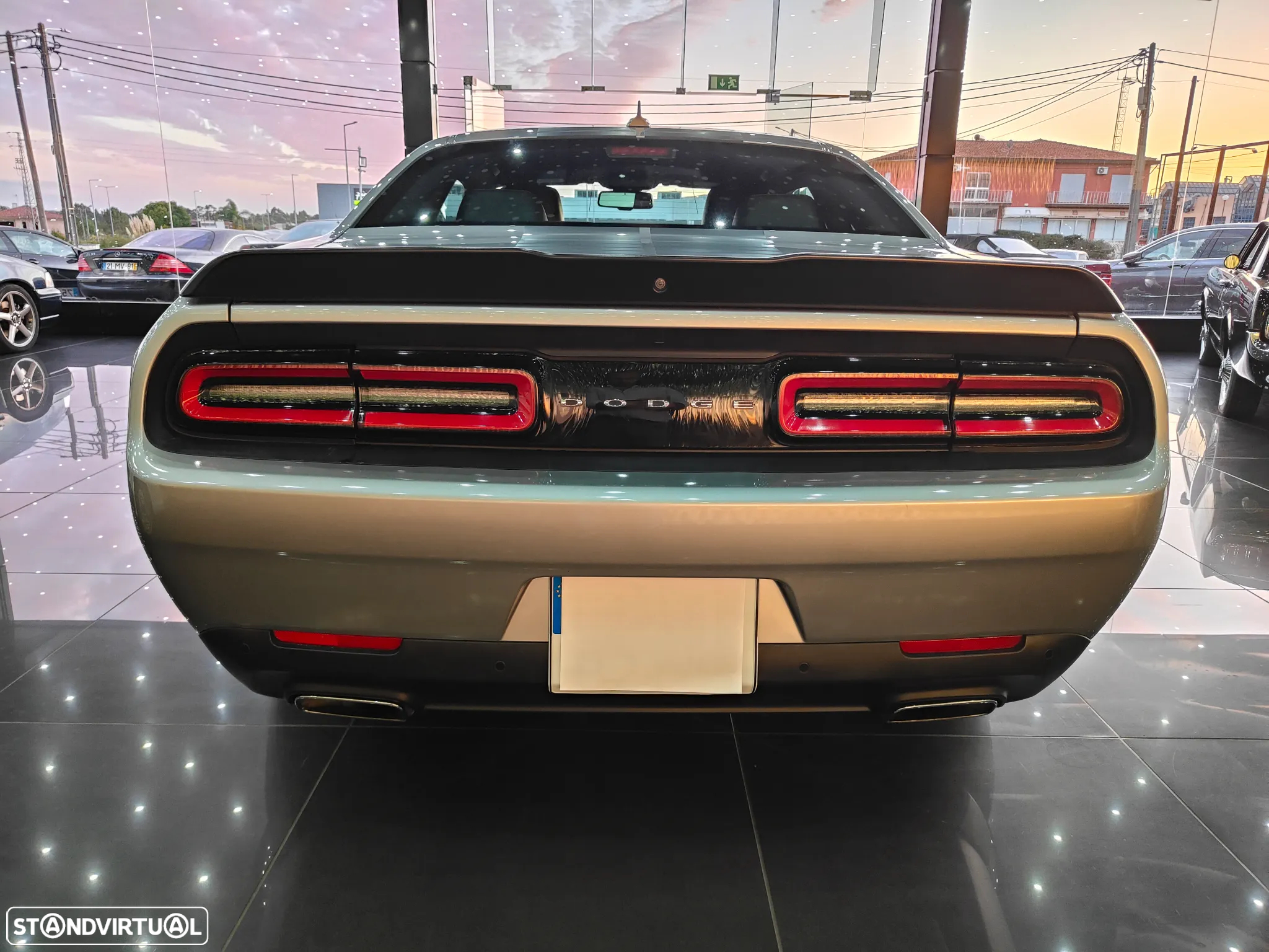 Dodge Challenger Auto SXT Plus - 7