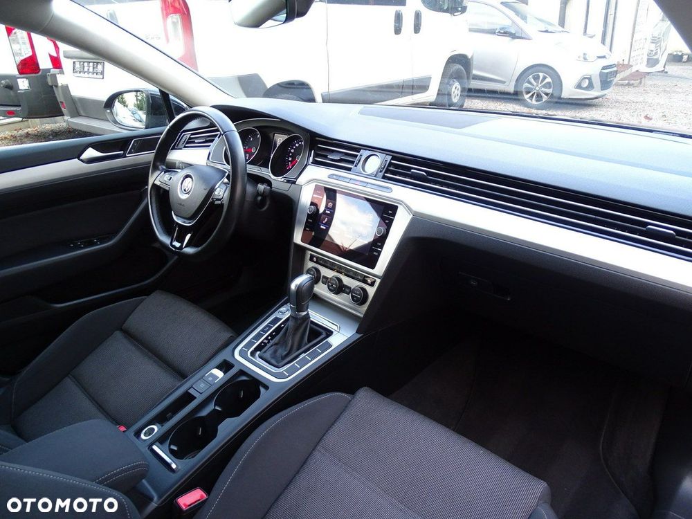 Volkswagen Passat - 20