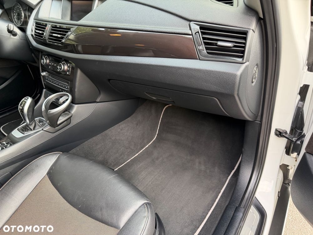 BMW X1 sDrive18d xLine - 38
