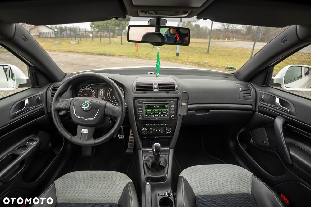 Skoda Octavia 2.0 TDI CR DPF RS - 36