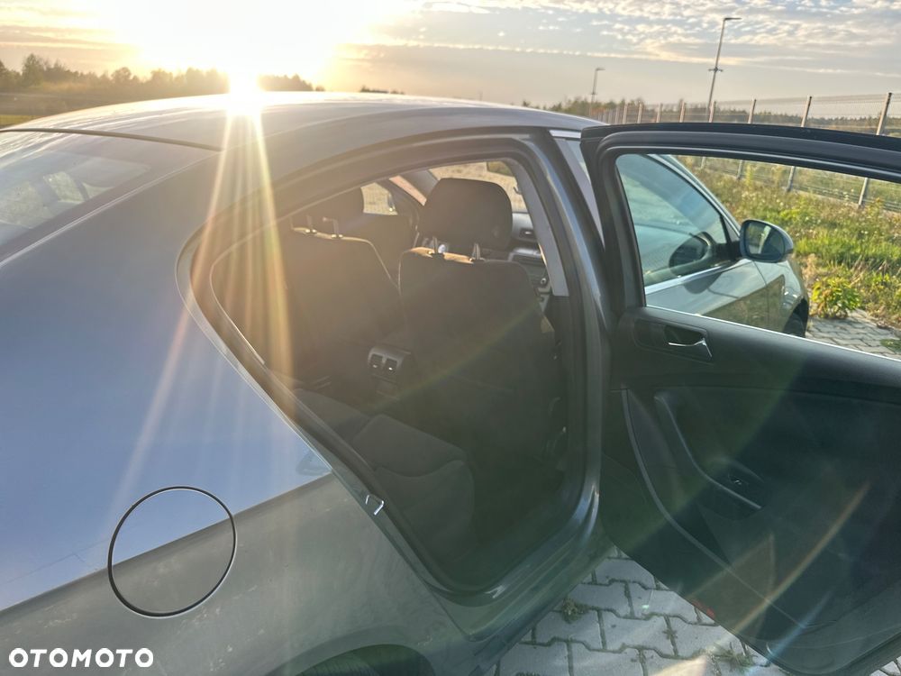 Volkswagen Passat - 14
