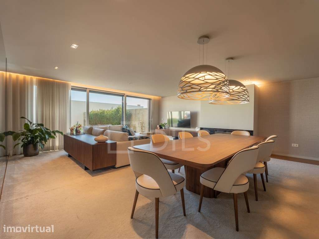 Moradia T4+1 com Piscina e Jardim, em Valadares - Grande imagem: 5/54