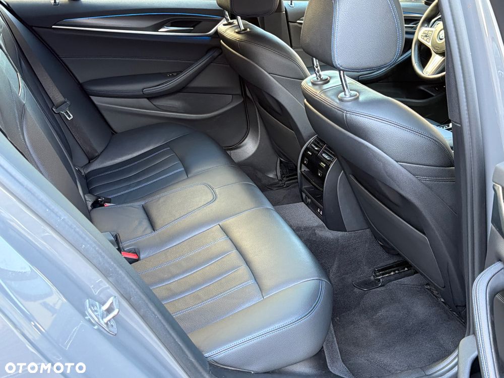 BMW Seria 5 530e xDrive sport - 16