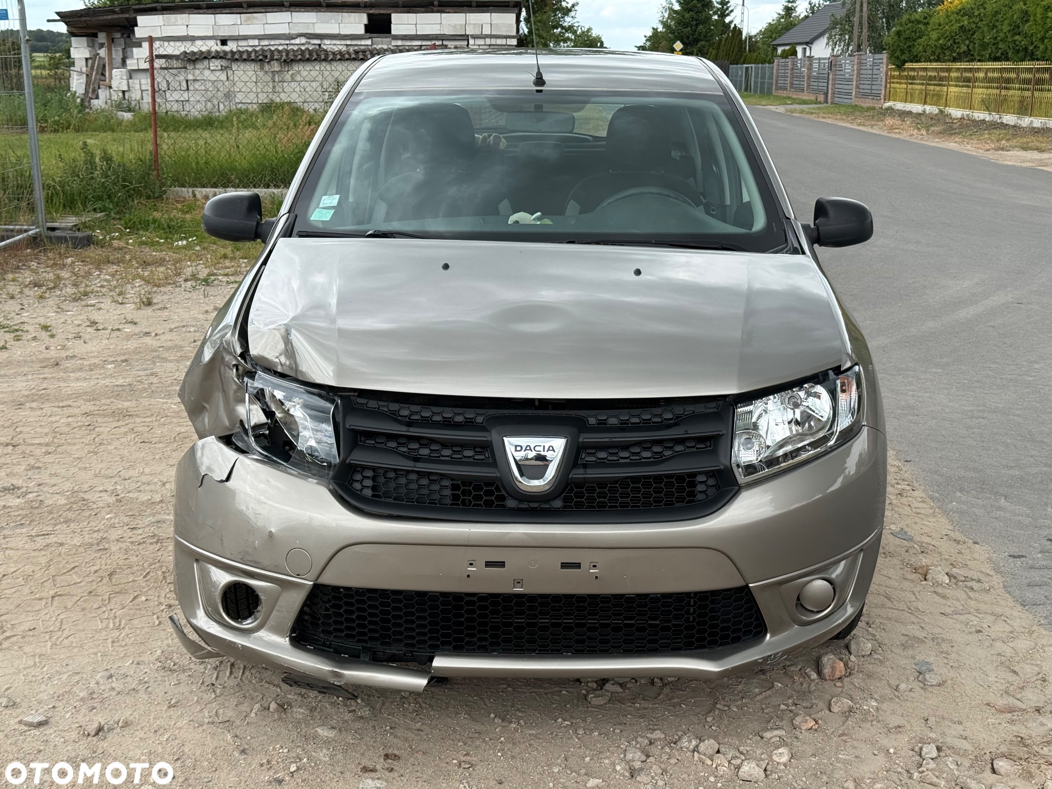 Dacia Sandero 1.2 16V 75 Laureate - 2