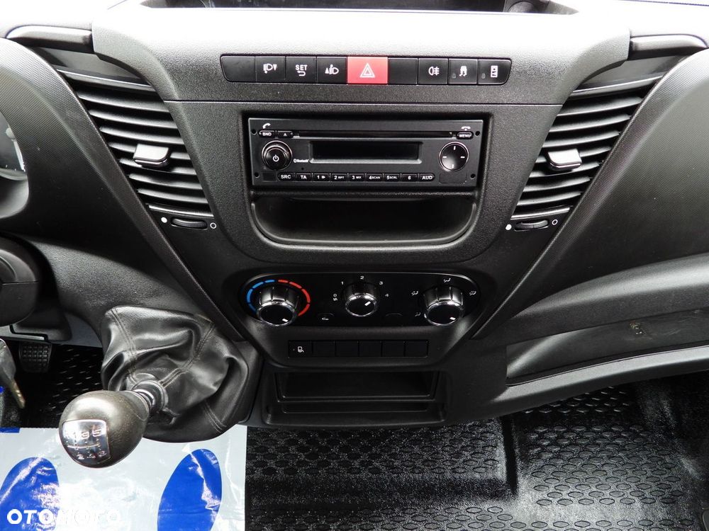 Iveco DAILY 35S14 FURGON BRYGADÓWKA 7 MIEJSC TEMPOMAT  140KM - 35