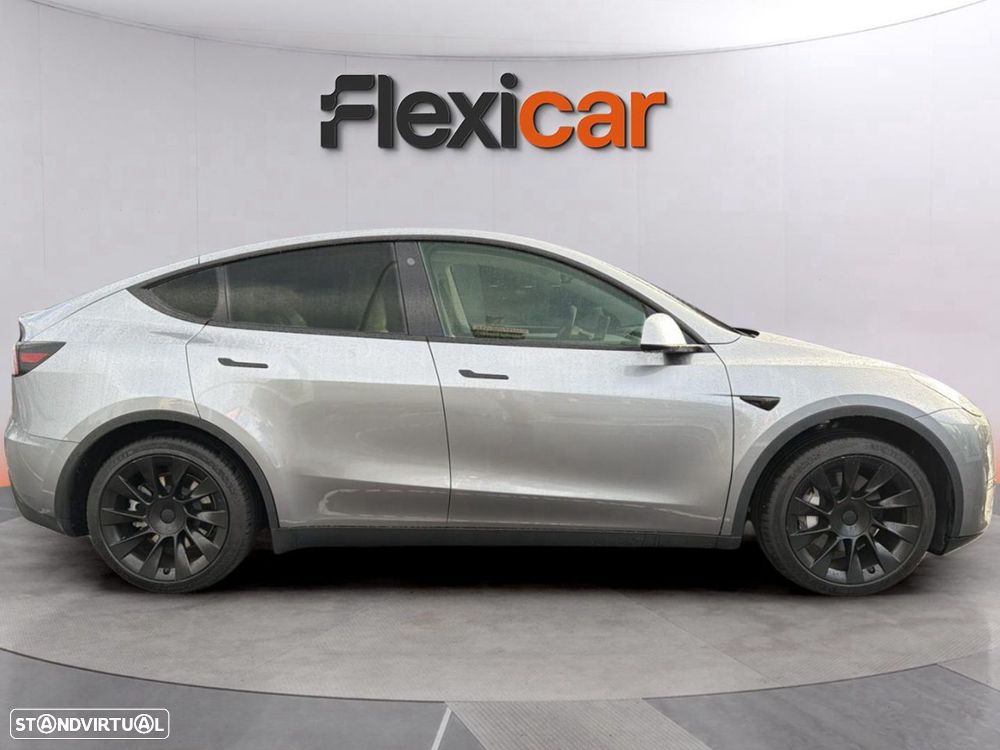 Tesla Model Y Long-Range RWD - 3