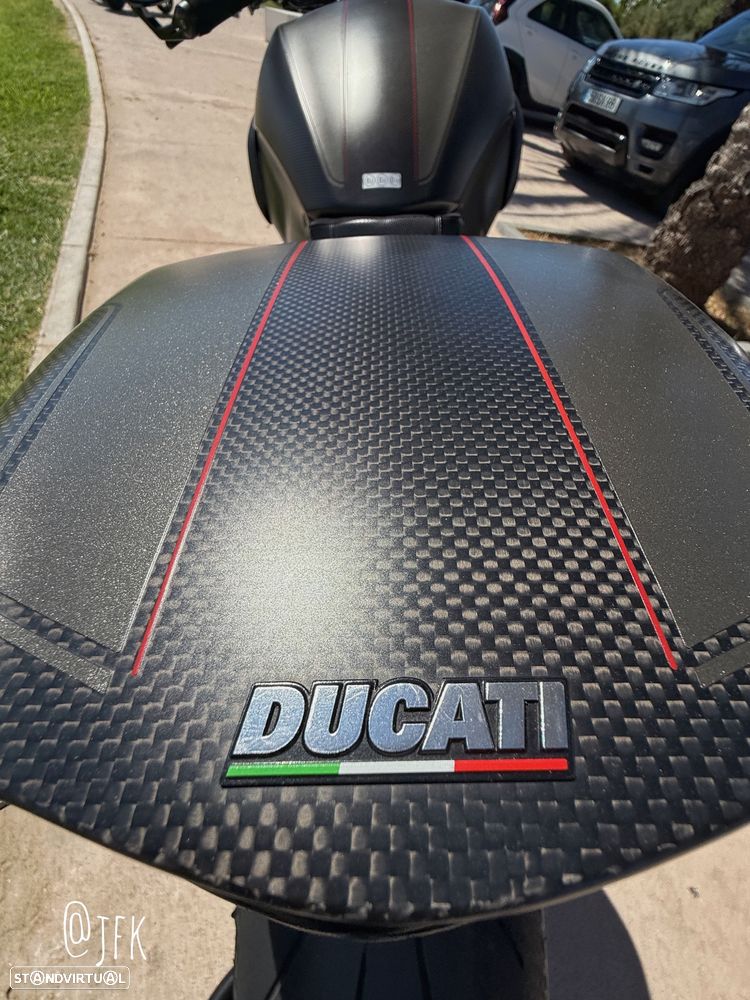 Ducati Diavel Carbon Edition Exclusive - 11