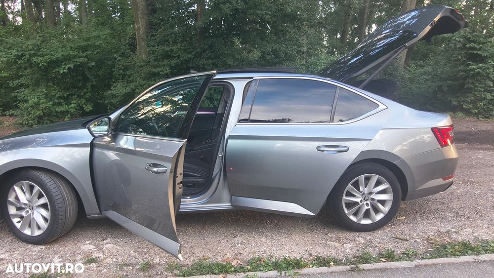 Skoda Superb 2.0 TDI DSG Style - 10