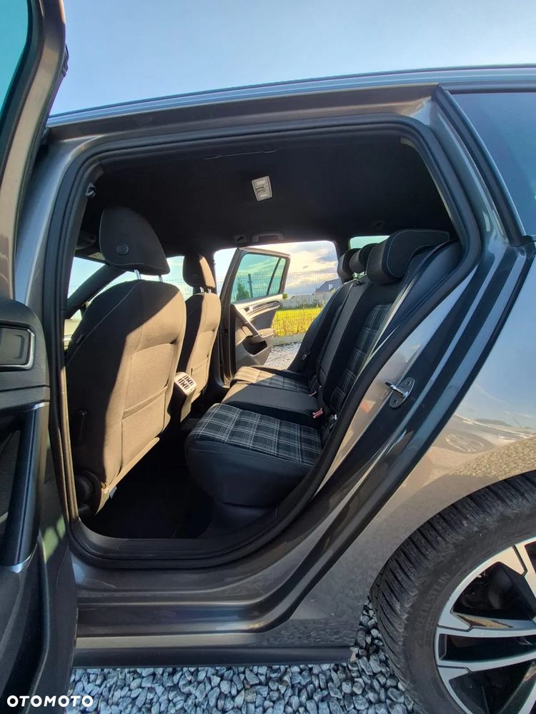 Volkswagen Golf - 15
