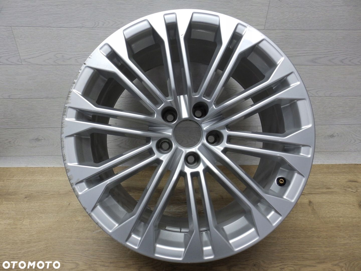 Felga Audi A4 B9 8W0 E8.5Jx18H2 Et29 5x112 - 1