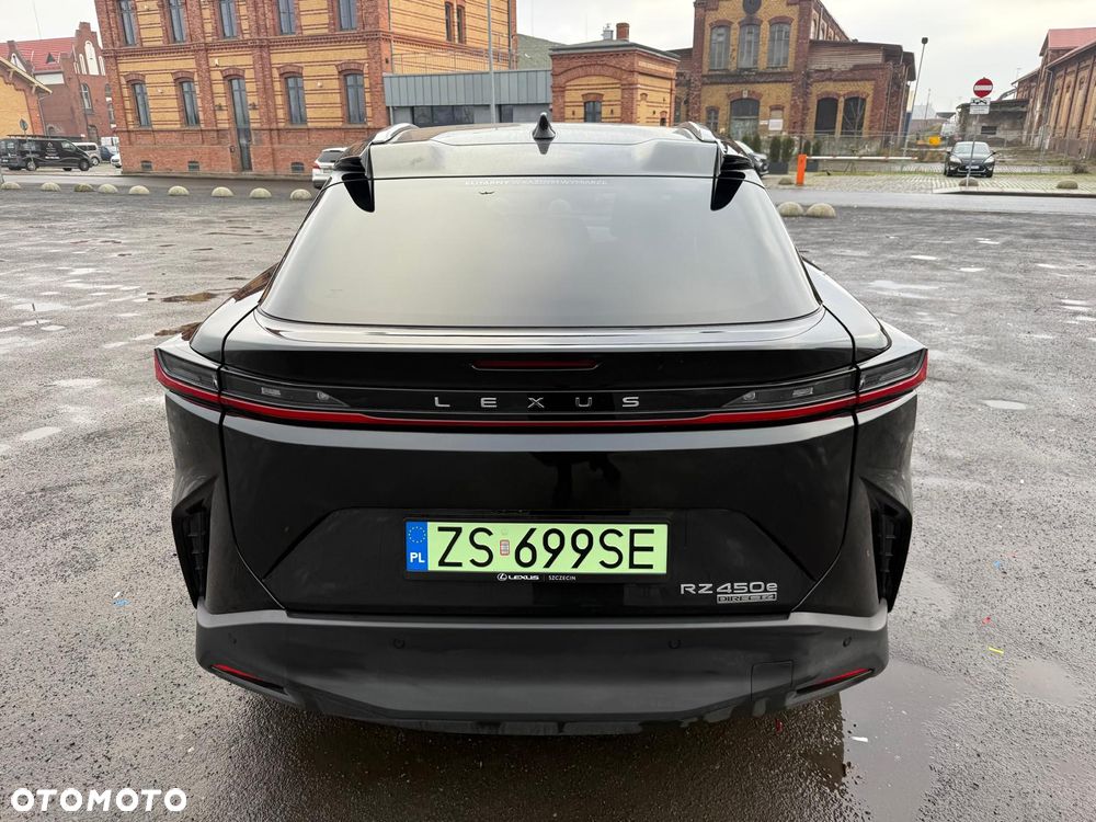 Lexus RZ - 33