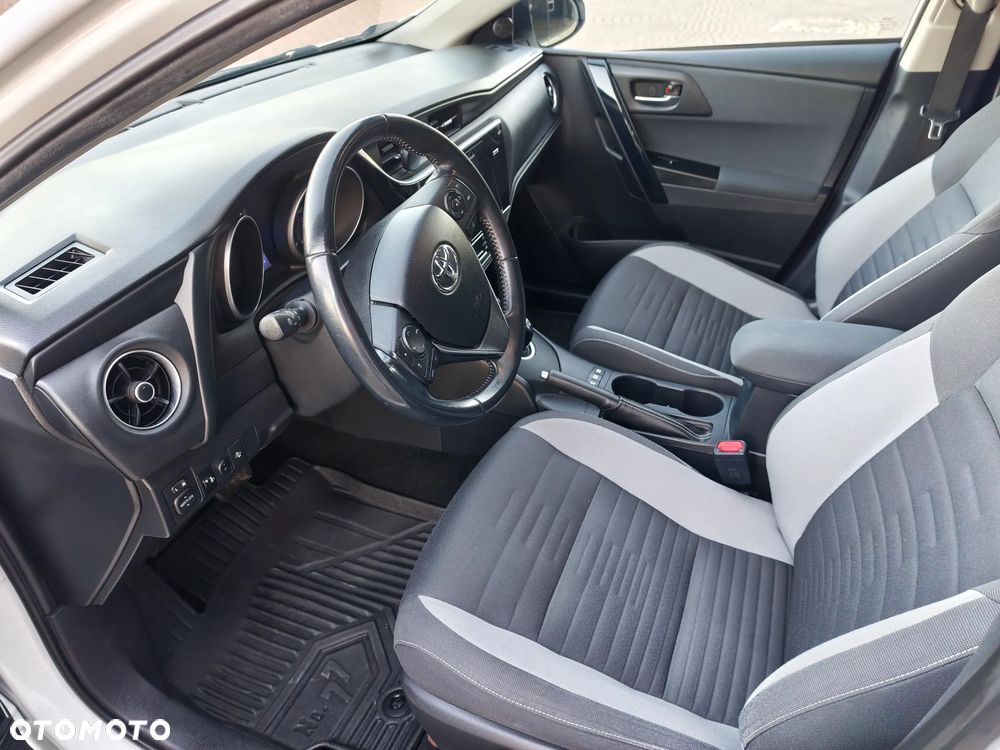 Toyota Auris Hybrid 135 Active - 5