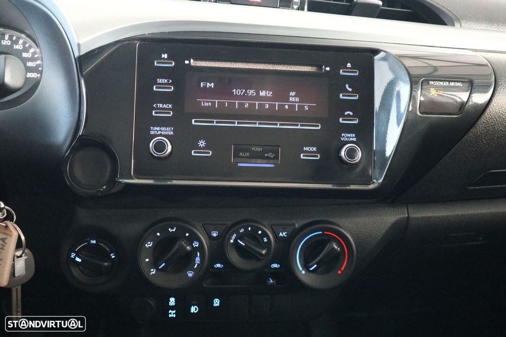 Toyota Hilux 2.4 D-4D 4WD CD CM - 20