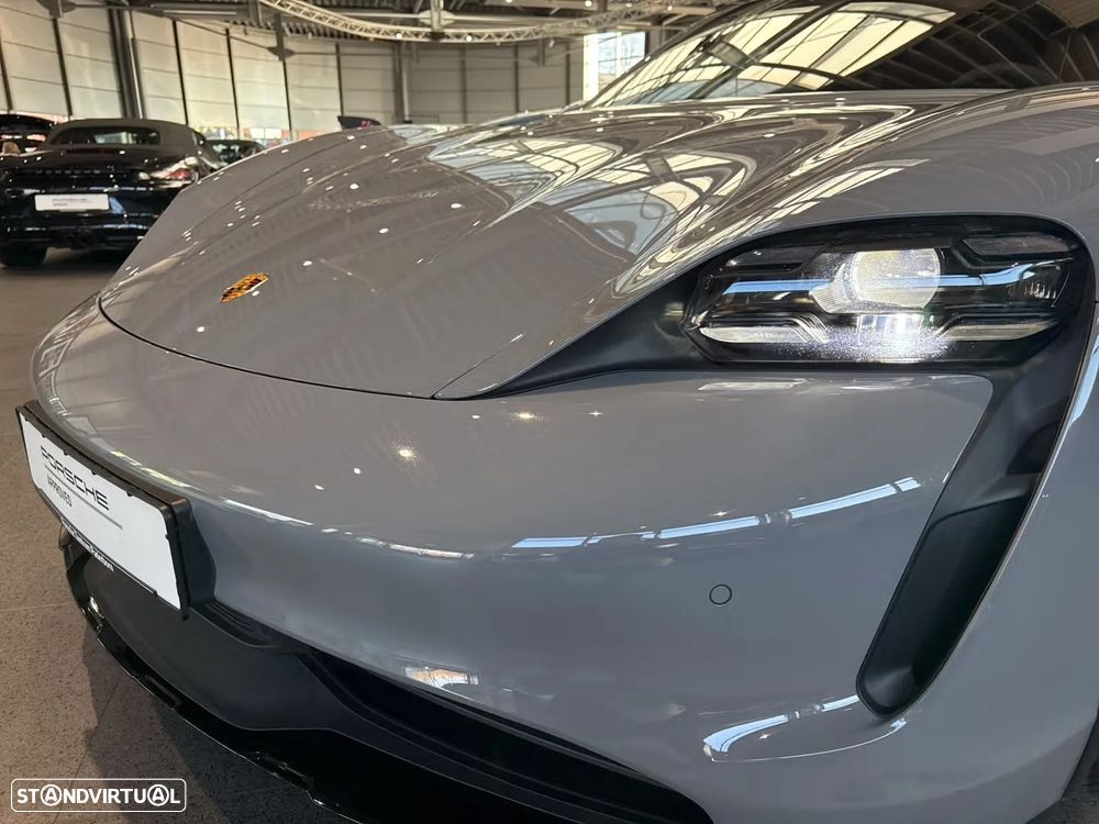 Porsche Taycan Cross Turismo 4S - 13