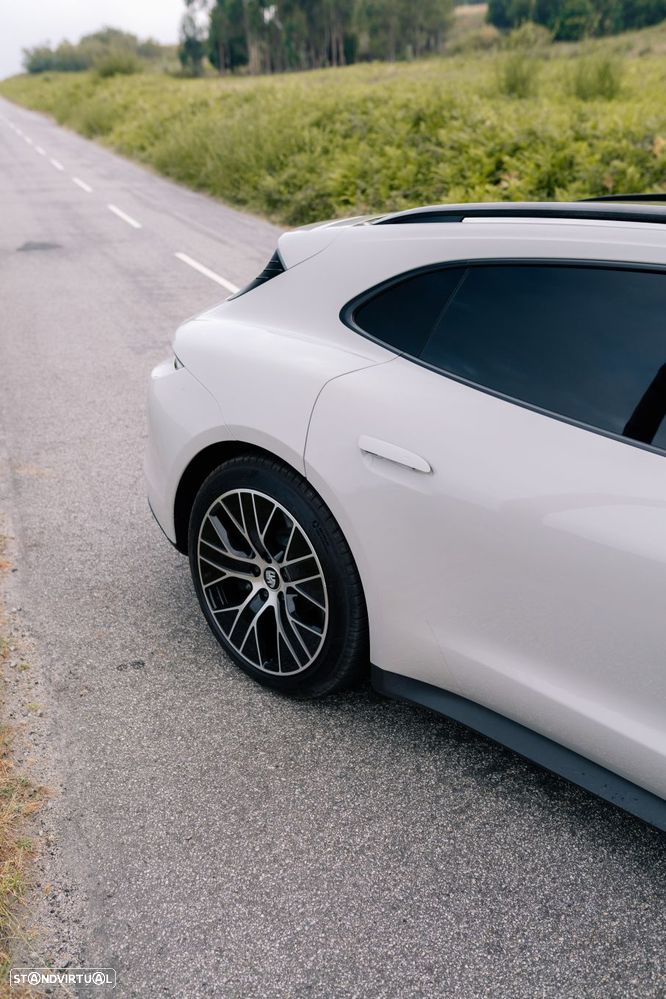 Porsche Taycan Sport Turismo - 11
