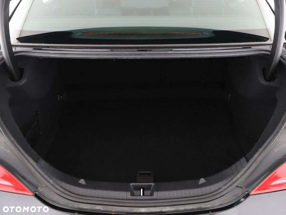 Mercedes-Benz CLA 180 Urban - 21