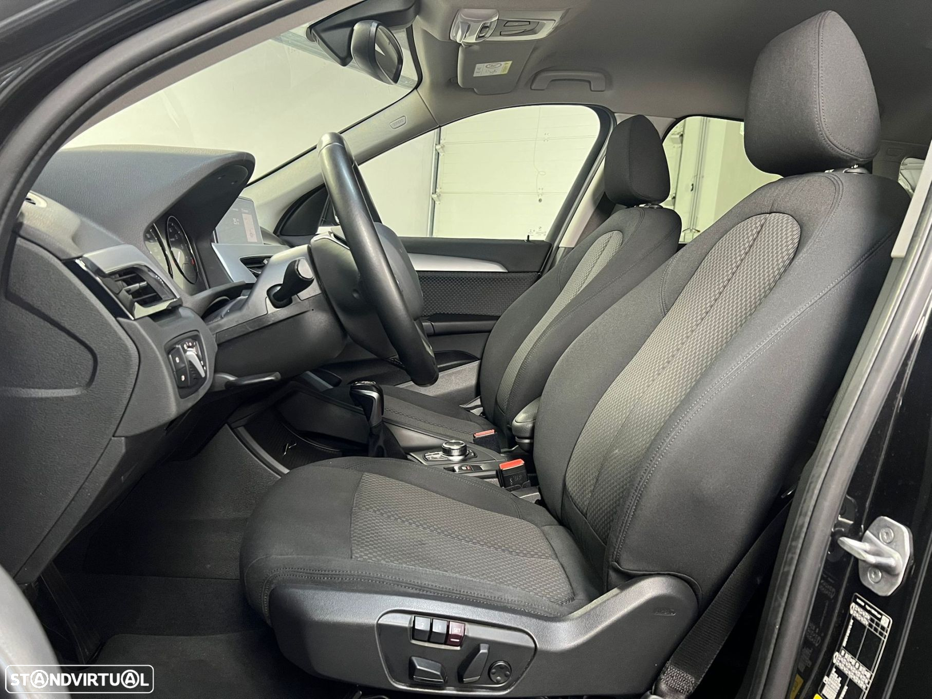 BMW X1 25 e xDrive Corporate Edition - 6