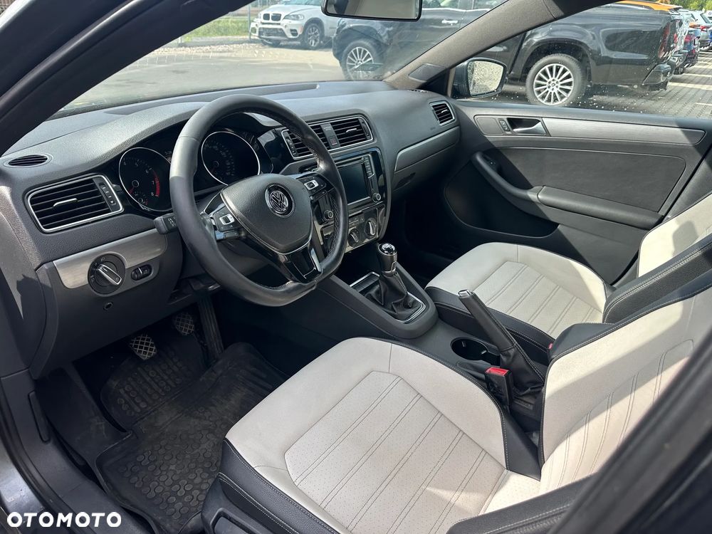 Volkswagen Jetta 1.8T SE - 10