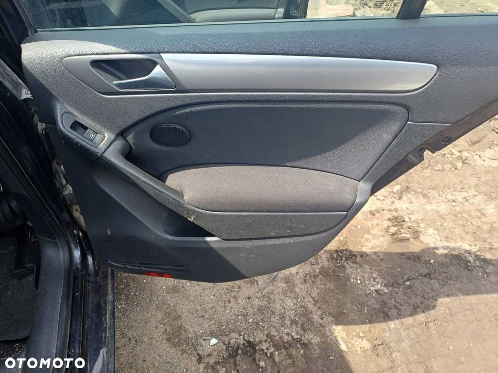 FOTELE KOMPLET LEWY PRAWY KANAPA TYŁ + BOCZKI VOLKSWAGEN GOLF VI HB 5D - 7