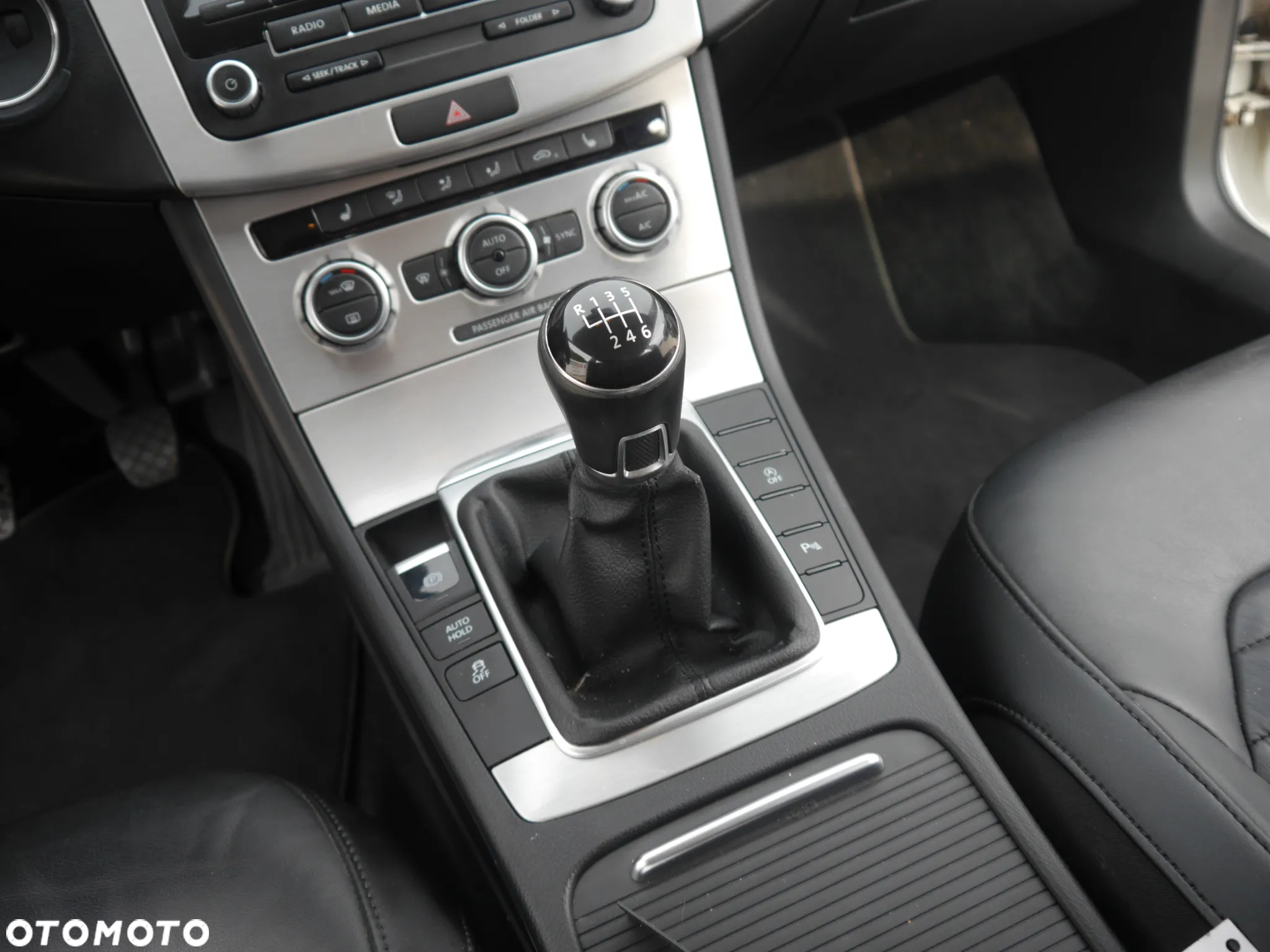 Volkswagen Passat Variant 2.0 TDI BlueMotion Technology Highline - 9
