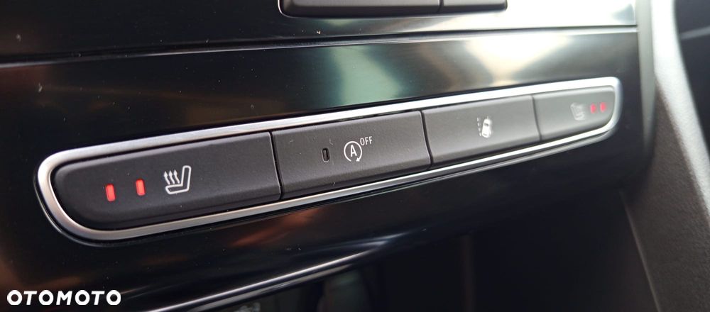 Renault Megane Grandtour TCe 140 GPF BUSINESS EDITION - 29